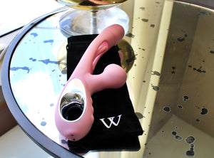 Flapping Clit Vibrator - Kissing Mouth & Vibration | V For Vibes